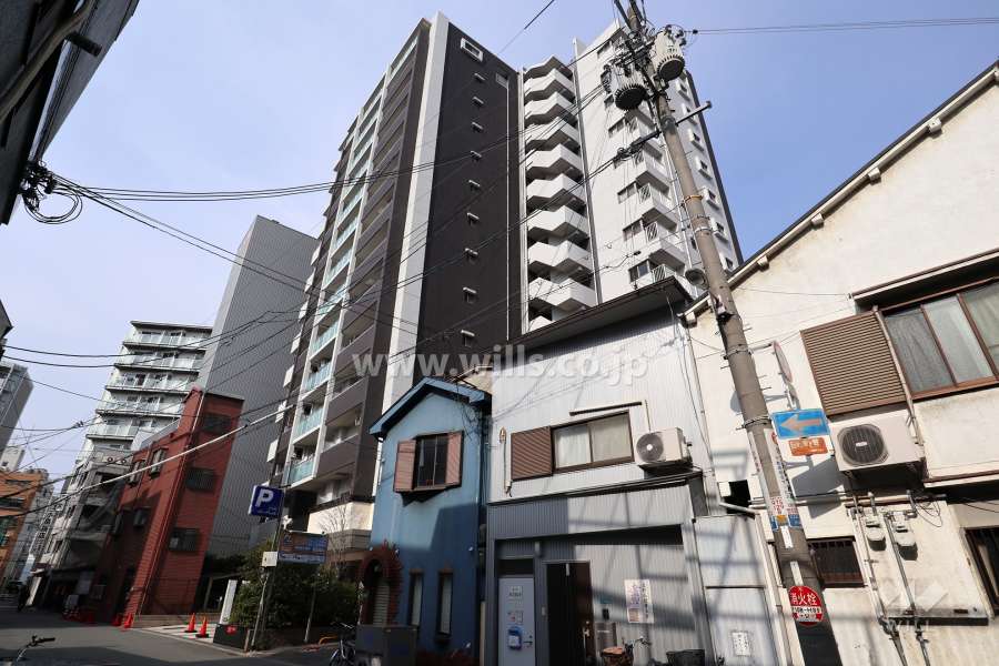 クリスタルエグゼ十三の外観(南西側から)