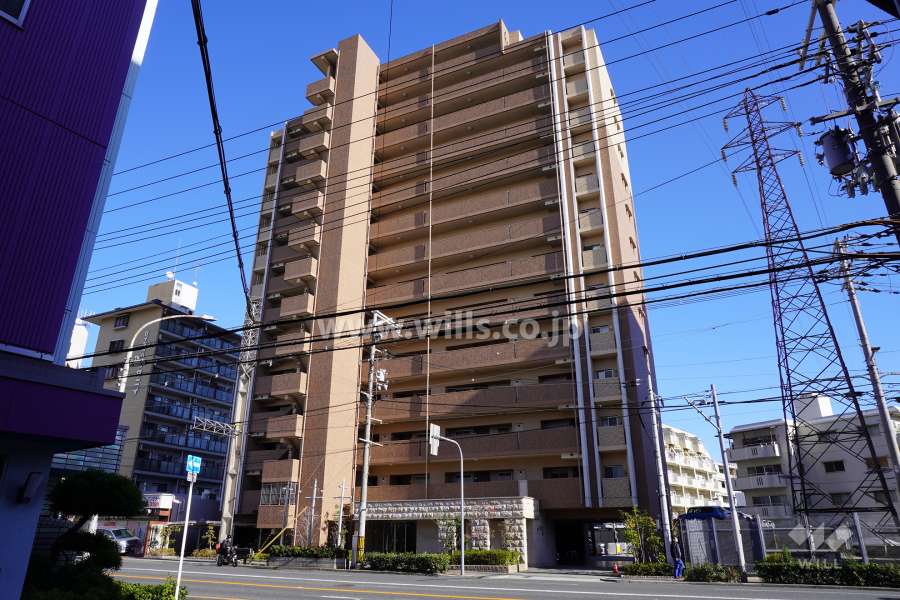 プレサンスロジェ上新庄の外観（西側から）