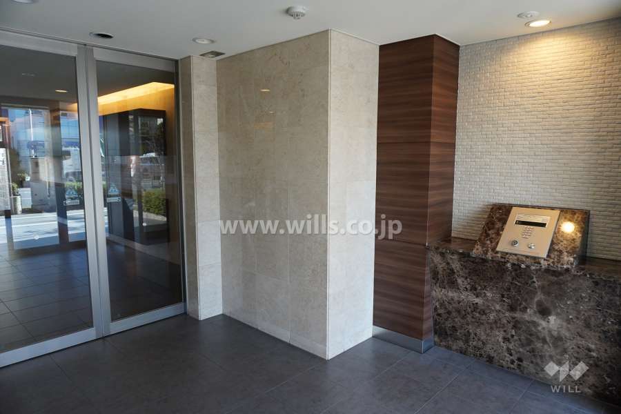 エントランスはオートロック付きです。