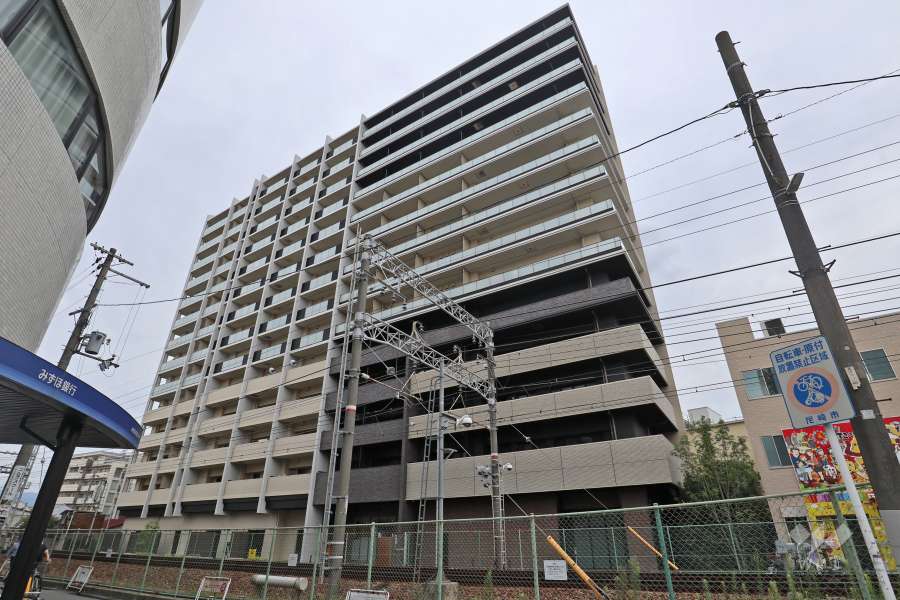 ワコーレ塚口駅前ファーストエンブレムの外観（南東側から）