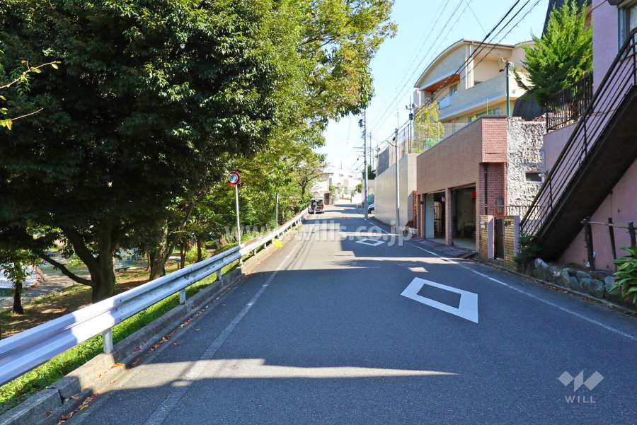 敷地北側前面道路