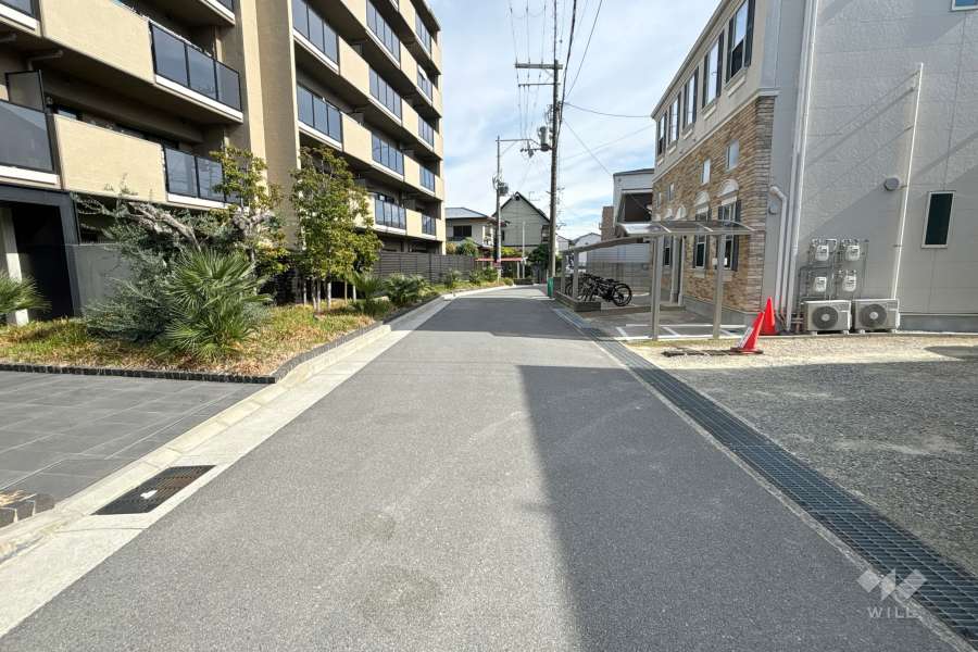 敷地南側の前面道路