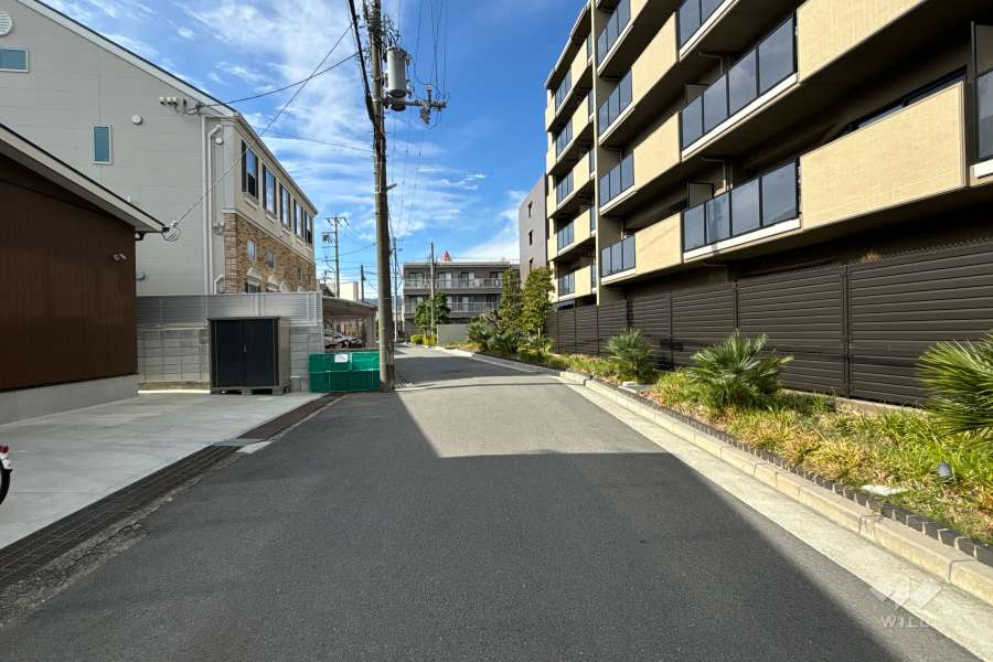 敷地南側の前面道路