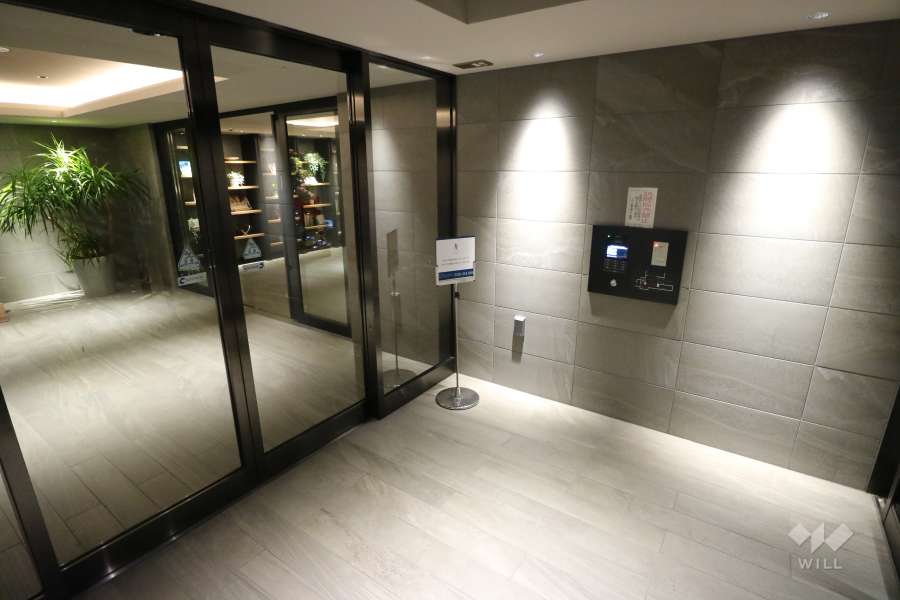 エントランスはオートロック付きです。