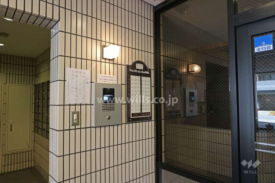 エントランスはオートロック付きです。