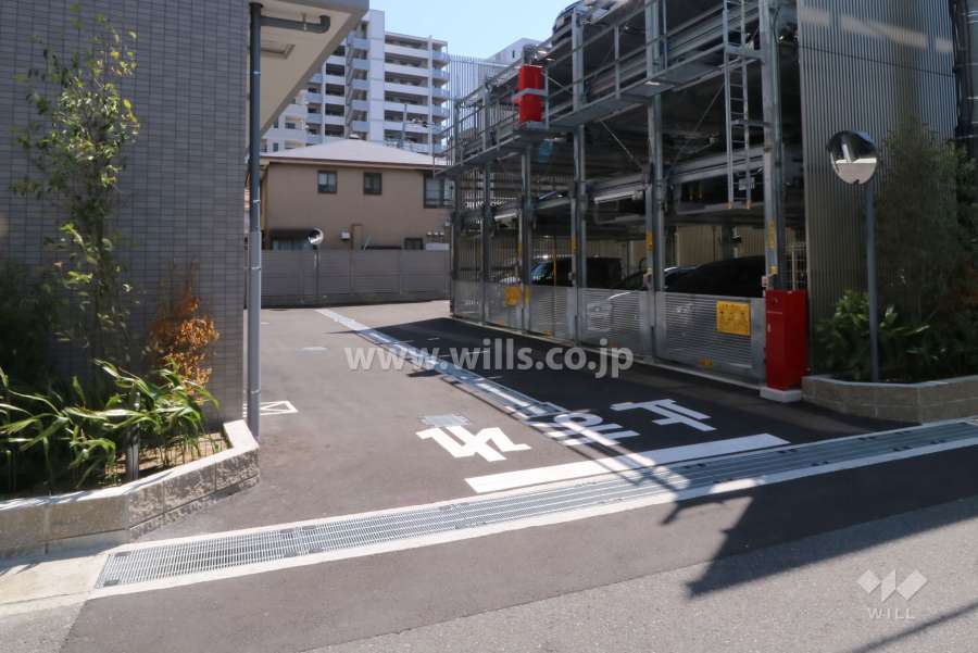 駐車場出入り口