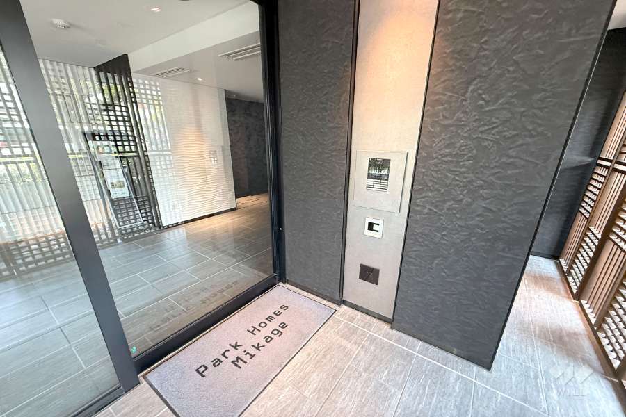 エントランスはオートロック付きです。