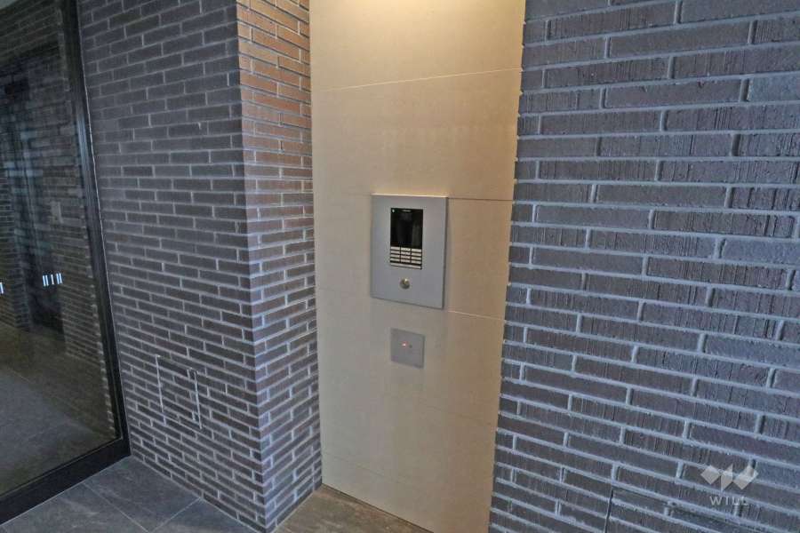 エントランスはオートロック付きです。