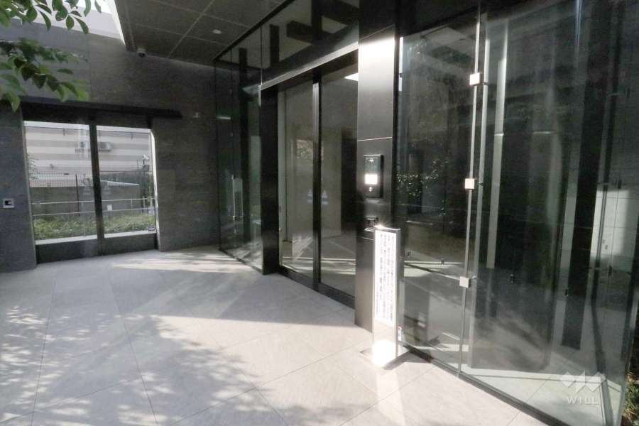 エントランスはオートロック付きです。