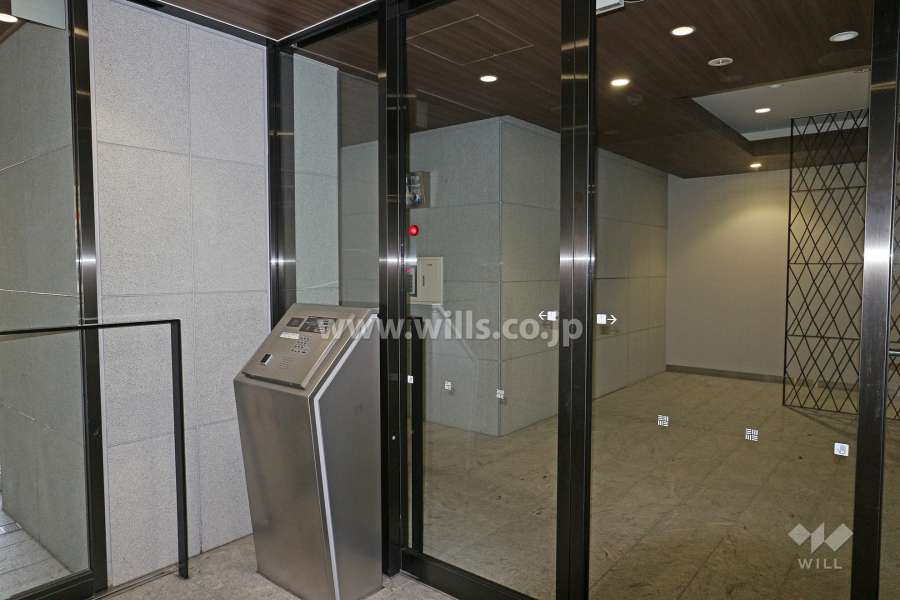 エントランスはオートロック付きです。