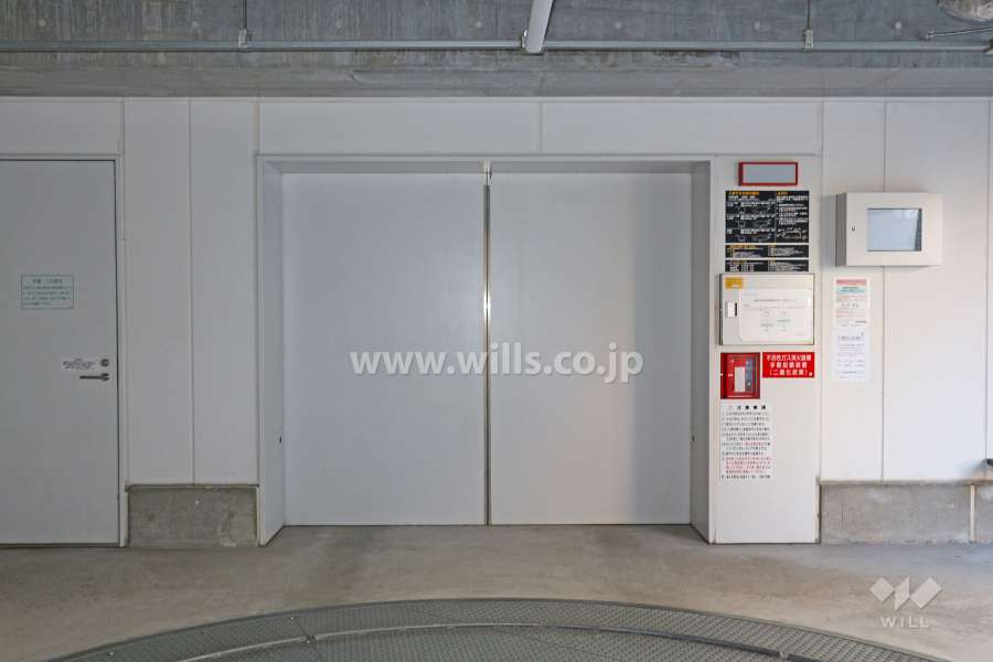 駐車場出入り口（ロボットゲート付き）