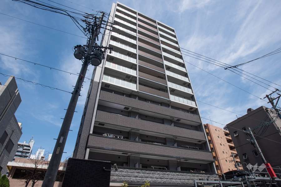 プレサンスロジェ上前津エグゼの外観(南西側から)