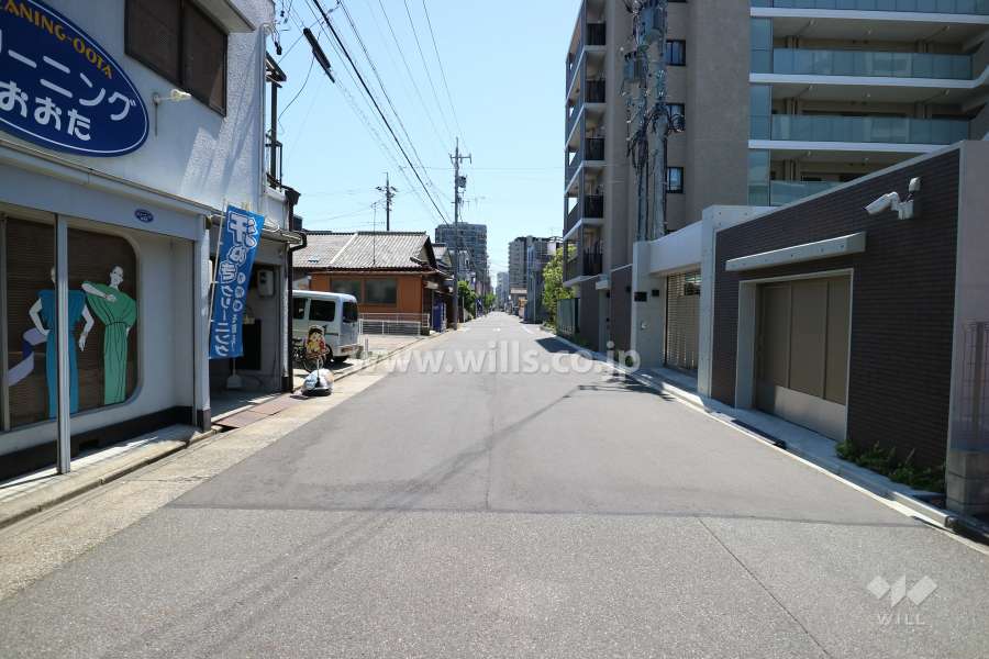 敷地東側の前面道路