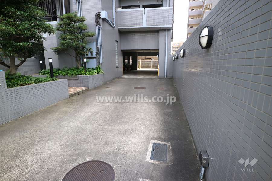 駐車場出入り口