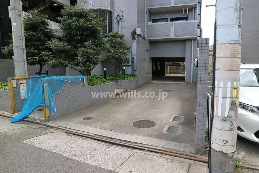 駐車場出入り口