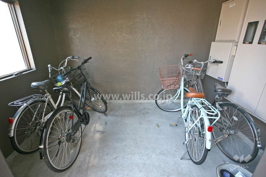 屋内に設けられた駐輪場