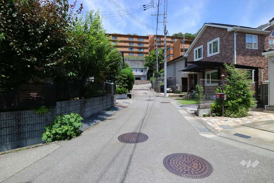 敷地南側の前面道路