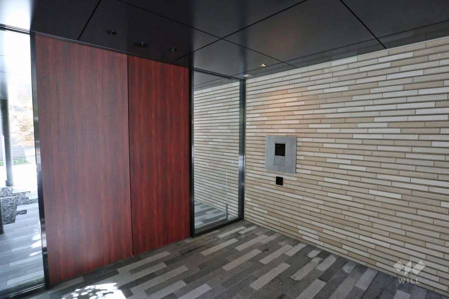 エントランスはオートロック付きです。