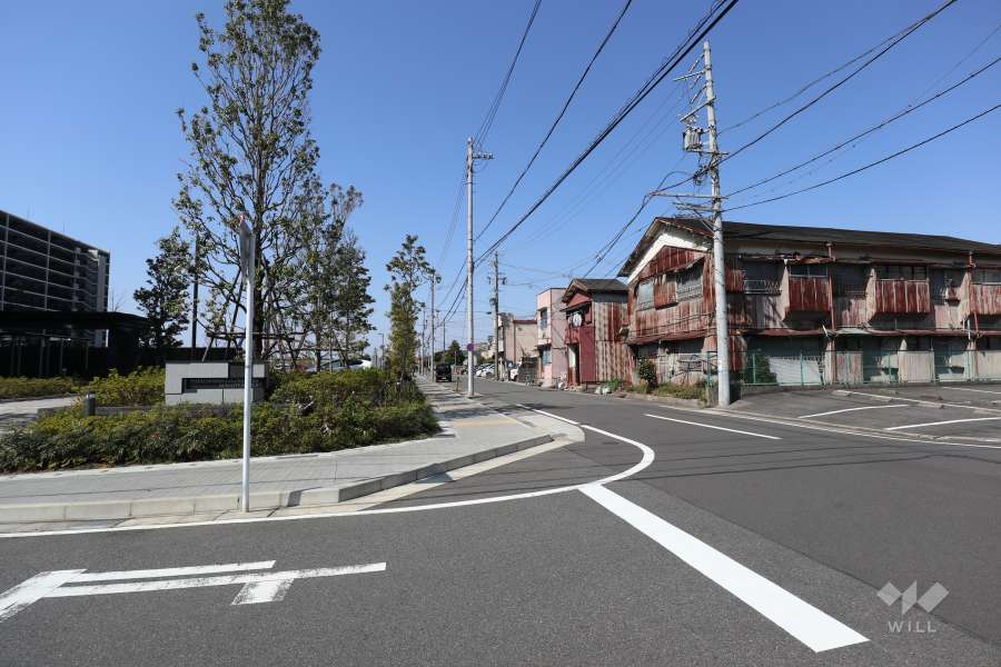 敷地北側の前面道路（東側から）