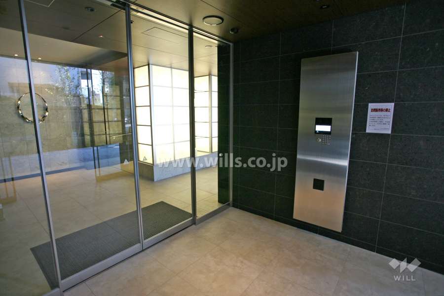 エントランスはオートロック付きです。