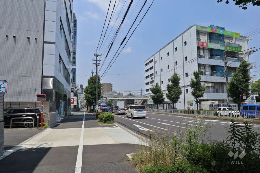 敷地北側の前面道路（東側から）