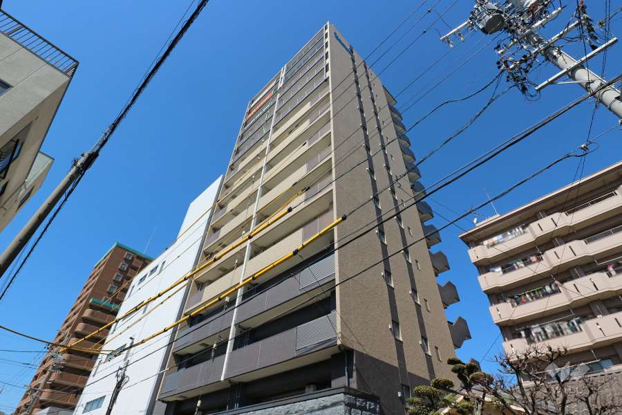 プレサンスロジェ志賀本通の外観（南東側から）