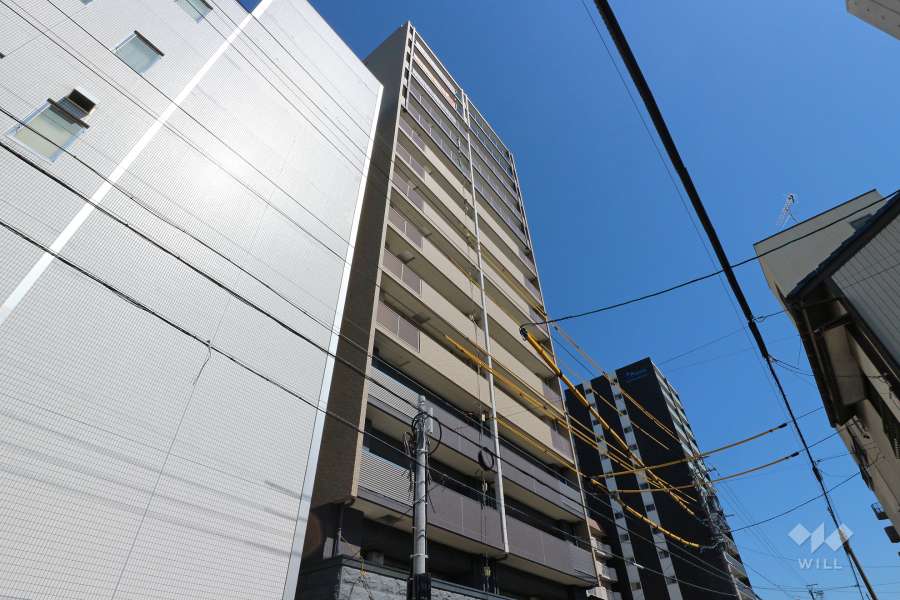 プレサンスロジェ志賀本通の外観（南西側から）