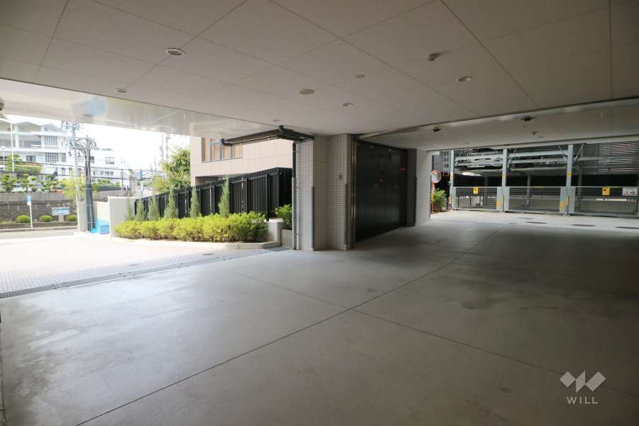 駐車場出入り口
