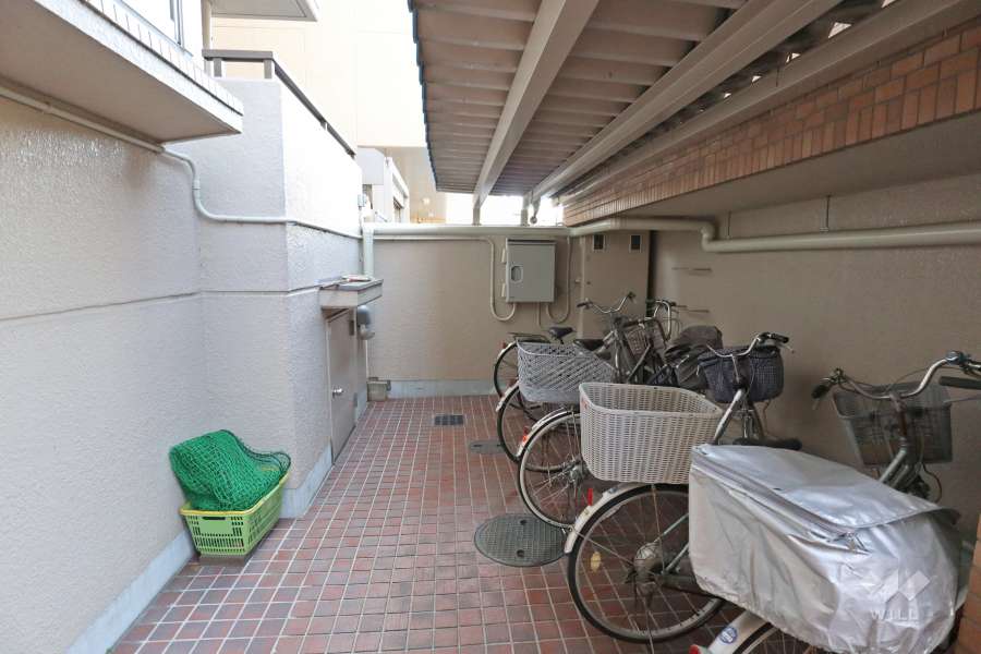 屋内に設けられた駐輪場