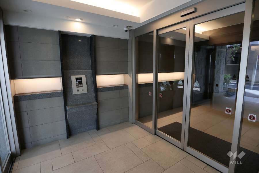 エントランスはオートロック付きです。