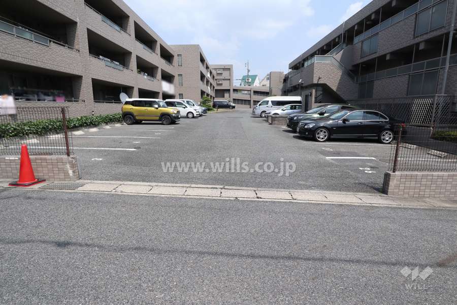 駐車場出入り口