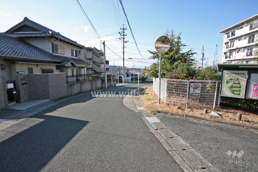 敷地南側の前面道路