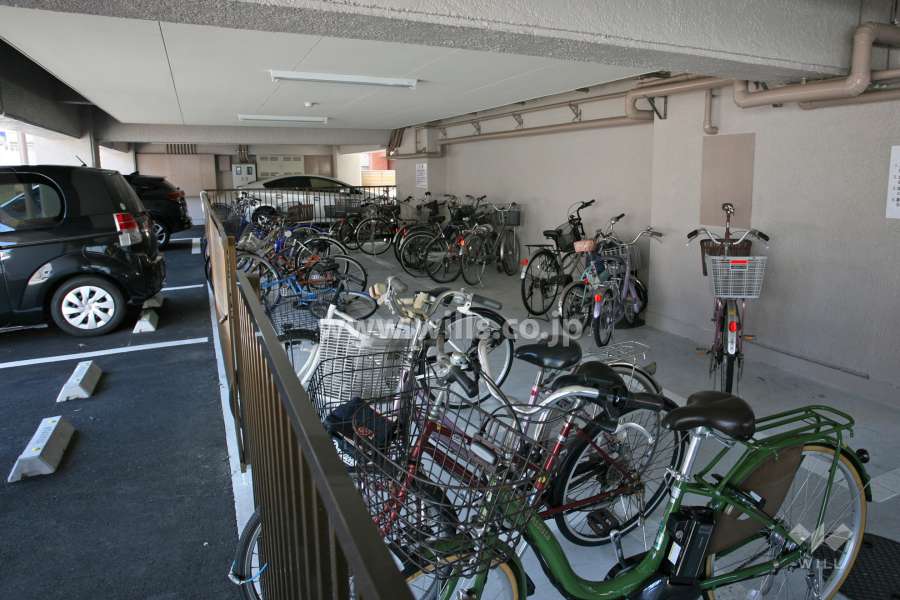 屋内に設けられた駐輪場