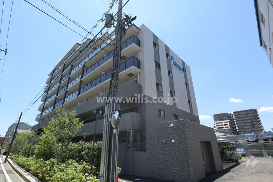プレサンスロジェ江坂垂水町の外観（北東側から）