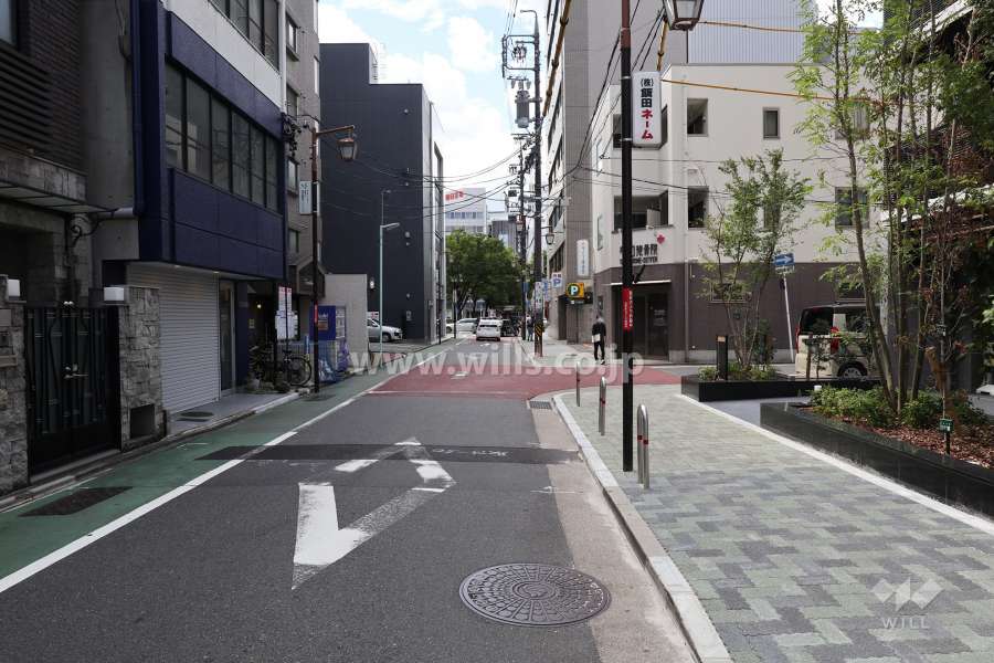 敷地南側の前面道路（東側から）