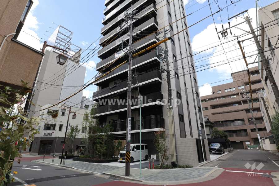 オープンレジデンシア栄 THE COURTの外観（基壇部）