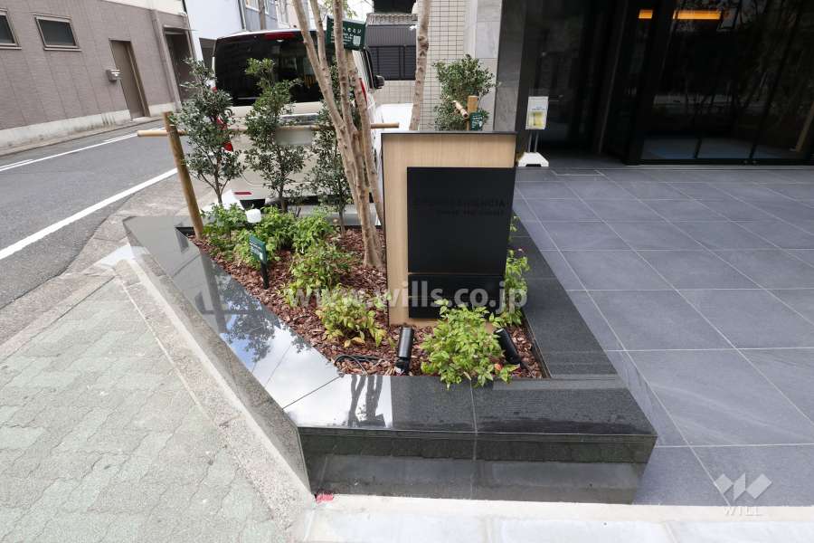 エントランスの銘板