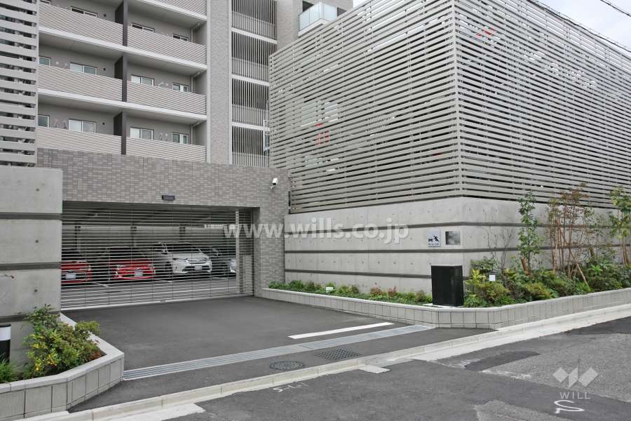 駐車場出入り口(リングシャッター付き）