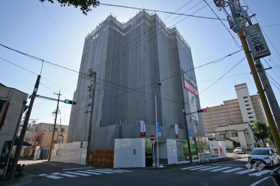 ファミリアーレ神宮東の外観（新築工事中）