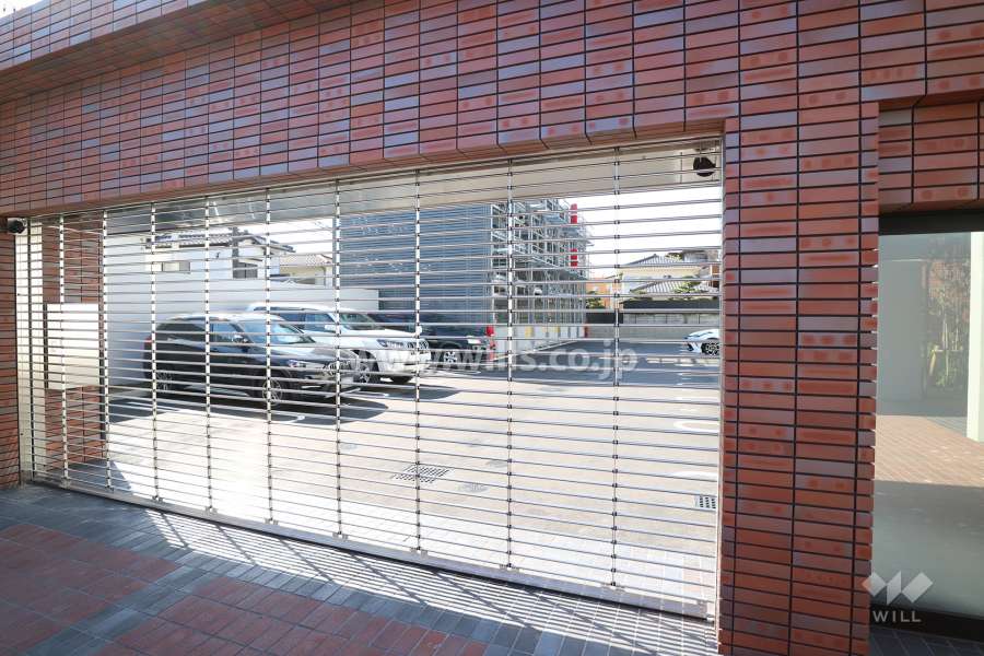 駐車場出入り口（リングシャッター付き）