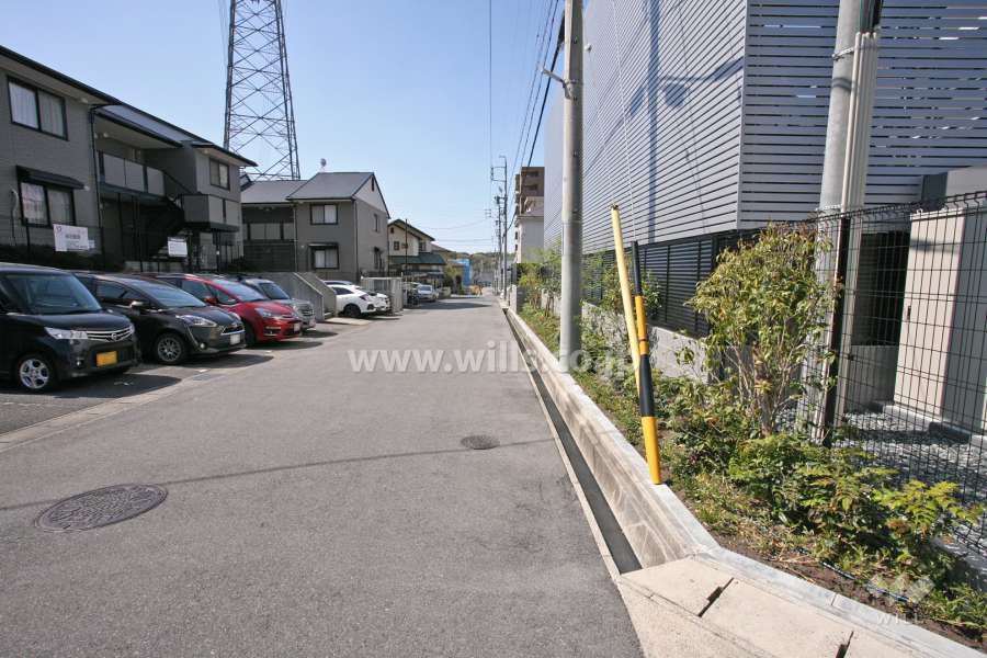 敷地東側の前面道路