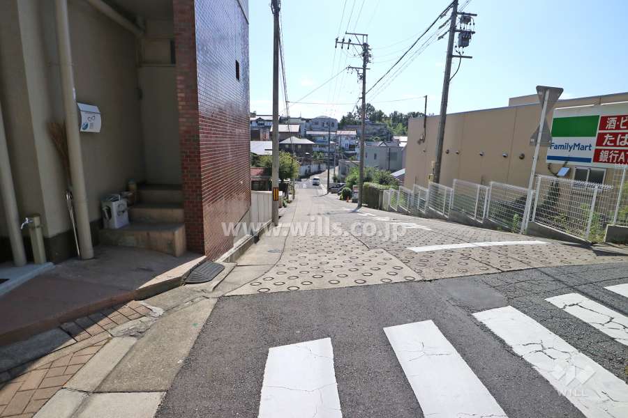 敷地東側の前面道路