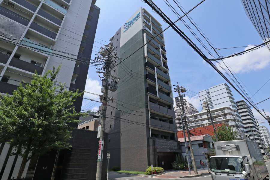 プレサンス上前津フィットの外観写真（南東側から）