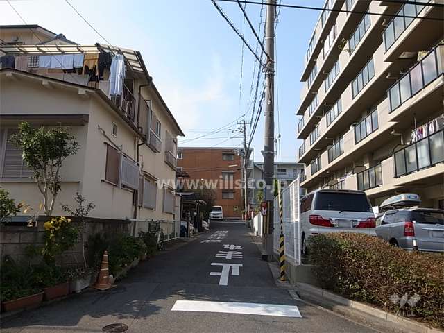 敷地東側の前面道路。