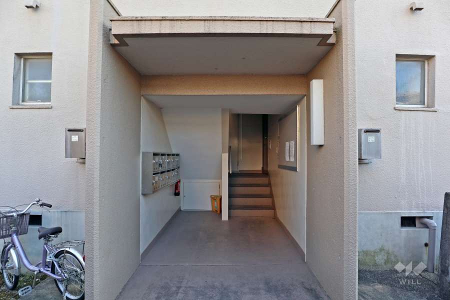 エントランスと共用ポスト