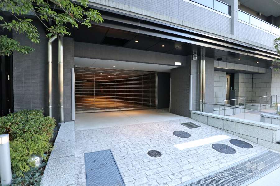 駐車場の出入り口（リングシャッター付き）