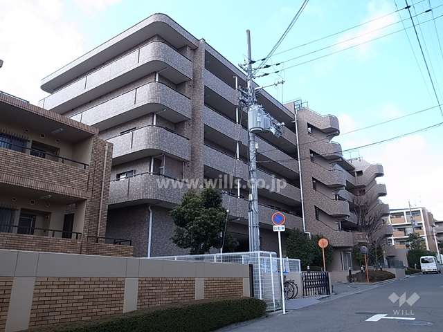 ライオンズマンション千里上山手の外観（南東側から）