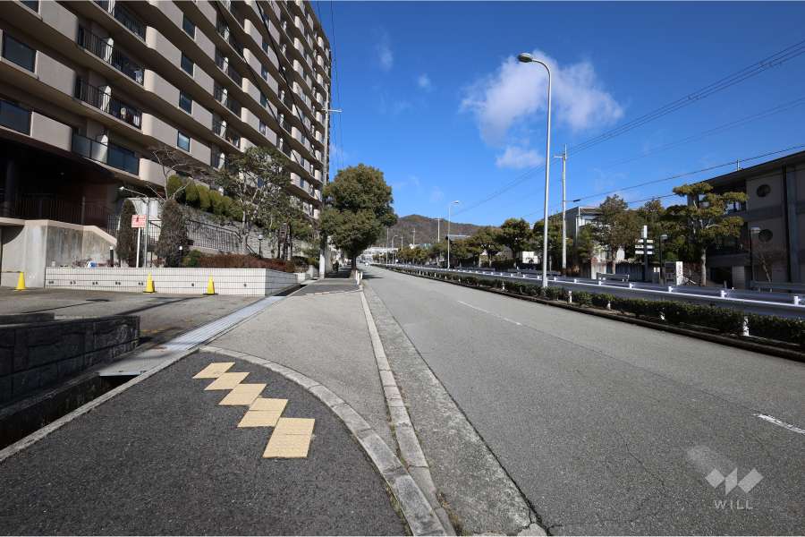 敷地東側の前面道路