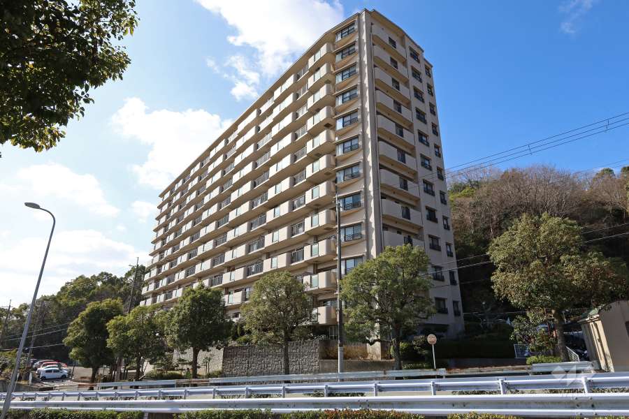 ツウィング宝塚中山１番館の外観（北東側から）