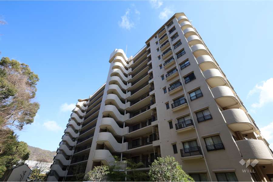 ツウィング宝塚中山１番館の外観（南西側から）